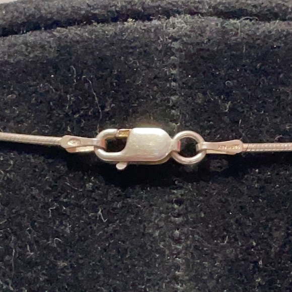 Vintage sterling silver locket on a sterling chain 16” - Picture 7 of 12